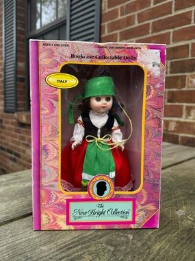 Vintage Italy Doll New Bright Collection 1991 Bookcase Collectible NIB
